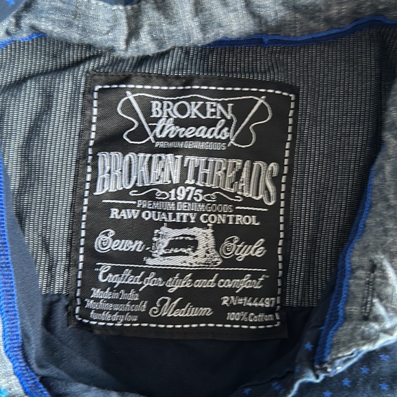 Navy men’s button down - Picture 2 of 3